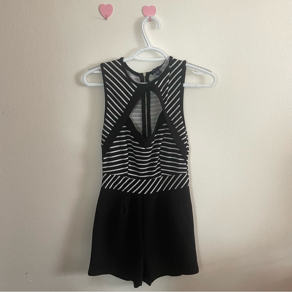 UK2LA strappy black and white romper